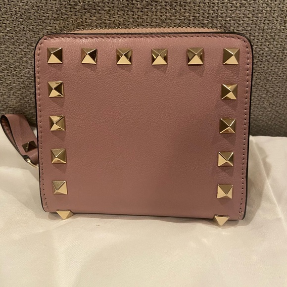 New Valentino Garavani Pink Mauve Wallet with Gold Studs - Picture 5 of 12
